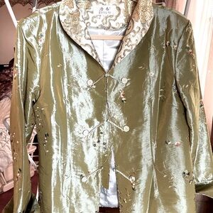 ASIAN STYLE EMBROIDERY JACKET/TOP, TOGGLE &SNAP FRONT 19”P 28”L NYLON/POLYESTER
